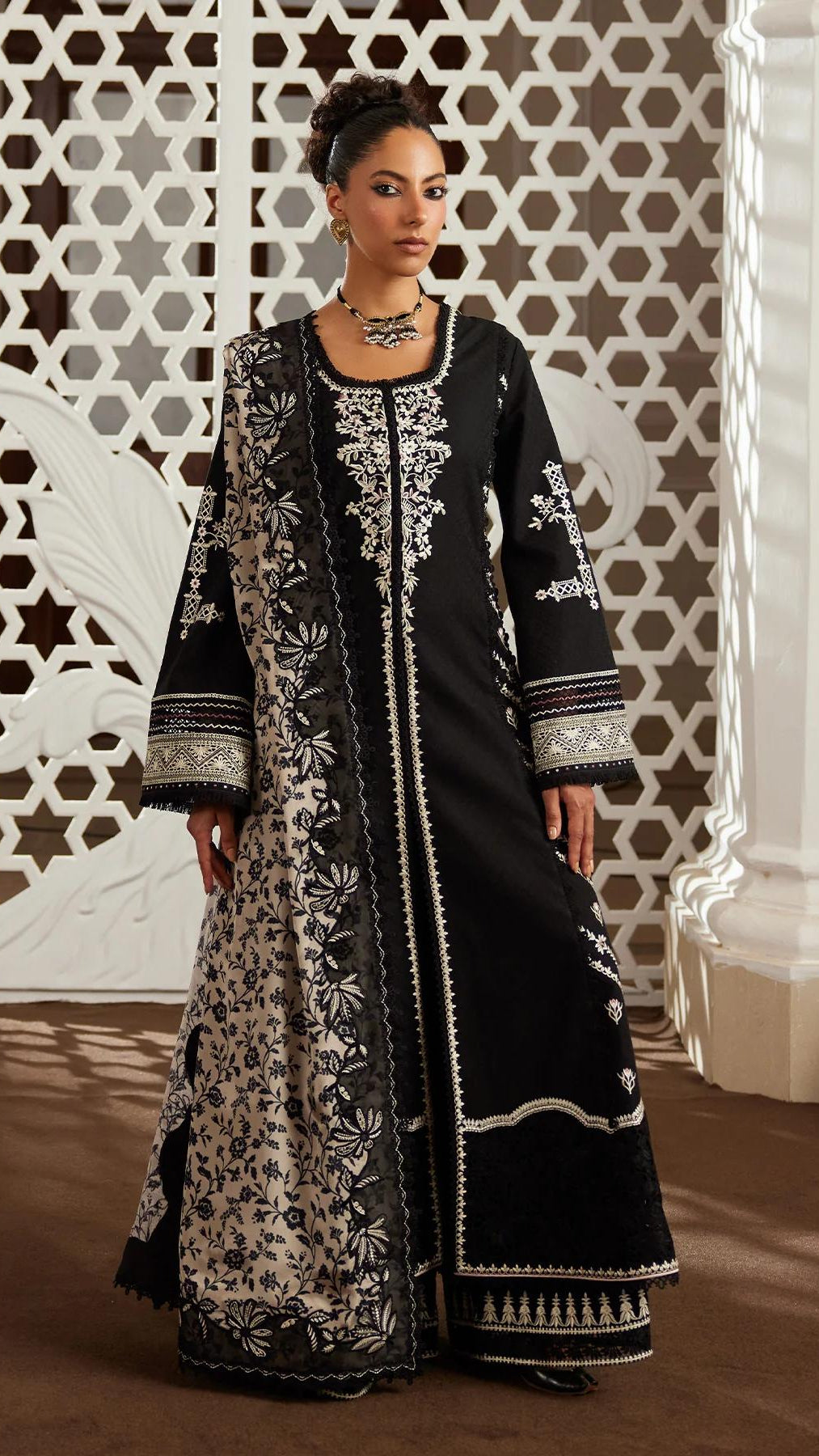 Zoi Embroidered 3pc Set