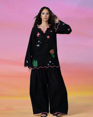 Wao Embroidered Set